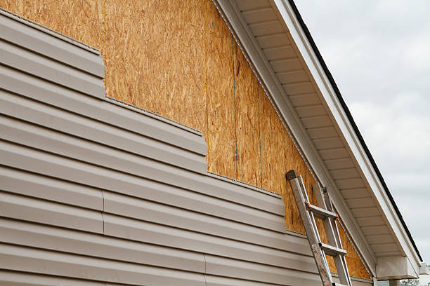 Professional Siding Repair technician working in Hampstead, NC